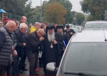 Sute de credincioși la înmormântarea preotului Ioan Alupoaiei