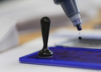 Liberalii stau cu ochii pe sondajele alegerii președintelui României