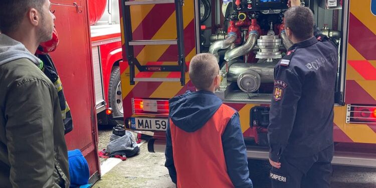 Pompierii din Botoșani deschid porțile pentru tineri