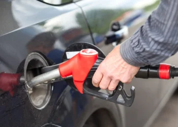 Carburanții se vor scumpi în 2025, după introducerea unui nou impozit