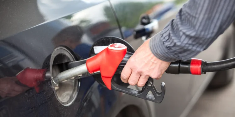 Carburanții se vor scumpi în 2025, după introducerea unui nou impozit