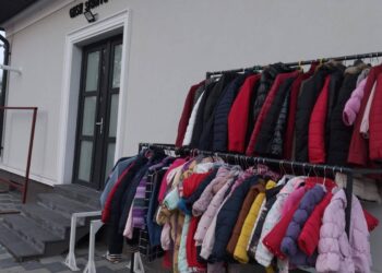 „O HAINĂ CĂLDUROASĂ” pentru oricine are nevoie! Acțiune de solidaritate la Biserica Pacea
