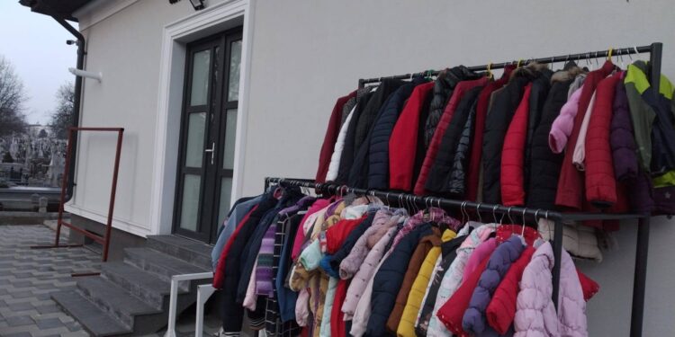 „O HAINĂ CĂLDUROASĂ” pentru oricine are nevoie! Acțiune de solidaritate la Biserica Pacea
