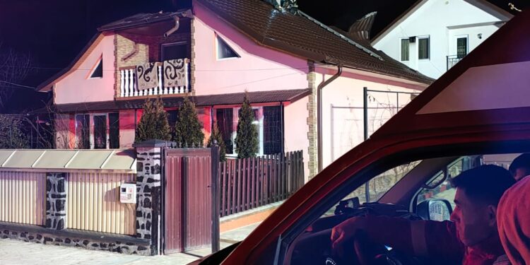 Incendiu într-o gospodărie din Cerbu: Acoperișul unei case a fost mistuit de flăcări