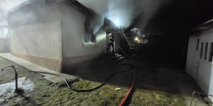 Bărbat din Liveni, rămas fără bunuri în urma unui incendiu