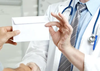 Dispare ”atenția” dată medicilor? Pacienții vor putea dona doar spitalelor