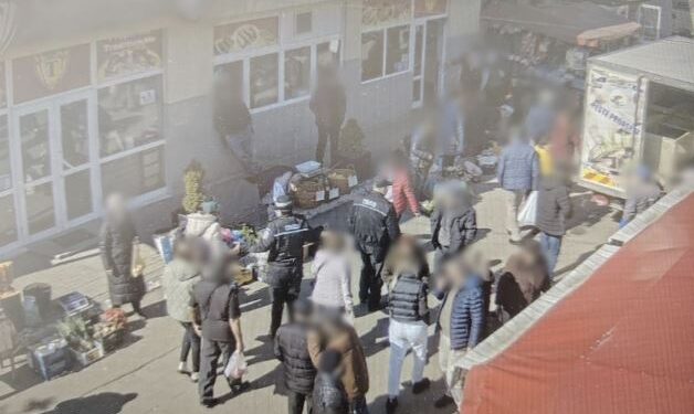 Acțiune a Poliției Locale în Piața Centrală Botoșani: Amenzi de peste 6.400 de lei pentru comerț ilegal și parcare neregulamentară