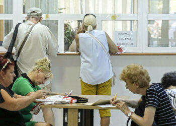 Casele de Pensii Oferă Clarificări Privind Depunerea Dosarelor pentru Stabilirea Dreptului la Pensie