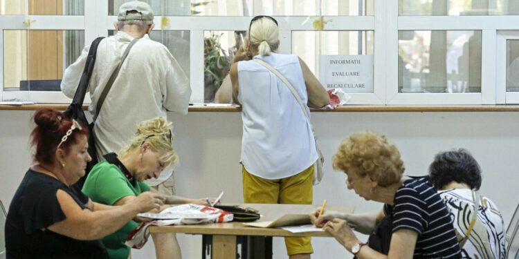 Casele de Pensii Oferă Clarificări Privind Depunerea Dosarelor pentru Stabilirea Dreptului la Pensie