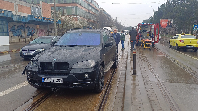 Accident grav pe o trecere de pietoni din Botoșani: O femeie în stare critică