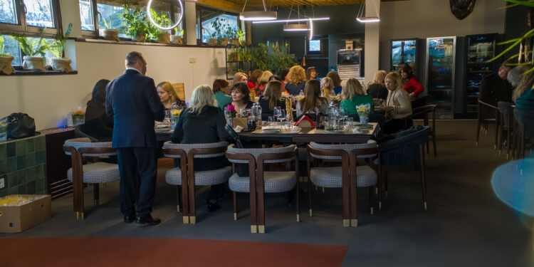 Femeile din PNL, sărbătorite cu fast la Conacul Zăicești. Galerie Foto