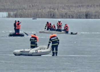 Pericol pe gheață: Trei pescari salvați de la înec în județul Botoșani