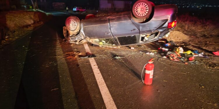 Accident în Manolești Deal: Tânăr de 18 ani rănit după ce s-a răsturnat cu mașina