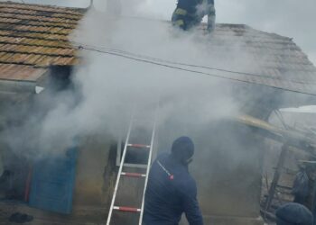 Bărbat de 47 de ani, rănit într-un incendiu provocat de aprinderea focului cu benzină
