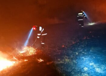 Șapte incendii în 24 de ore: Pompierii au intervenit în mai multe localități pentru a limita pagubele