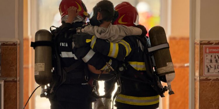 Peste 200 de copii si profesori au fost evacuați astăzi dintr-o școala din județ