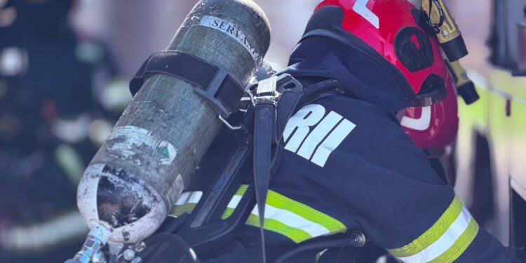 Peste 200 de copii si profesori au fost evacuați astăzi dintr-o școala din județ