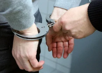 Doi bărbați condamnați la închisoare, capturați de polițiști