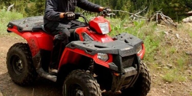 Tânăr de 18 ani din Lunca prins de poliție conducând un ATV neînmatriculat, fără permis și sub influența alcoolului