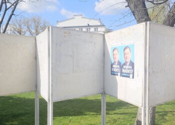 A început campania electorală: La Botoșani, PNL a ieșit cu afișe – Iftime, Mititelu și senatorul Jitaru au dat startul în Parcul Junior