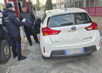 Autoturism furat din Italia, descoperit de poliţiştii de frontieră