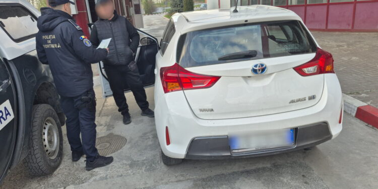 Autoturism furat din Italia, descoperit de poliţiştii de frontieră