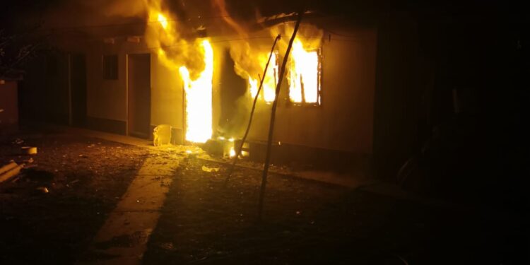 Tragedie în Românești: Un bărbat de 88 de ani a murit într-un incendiu izbucnit în noaptea trecută