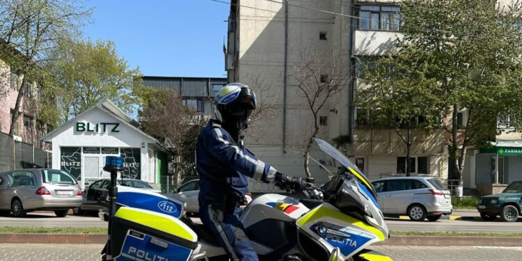 Polițiștii rutieri din Botoșani, prezenți în trafic și pe motocicletă
