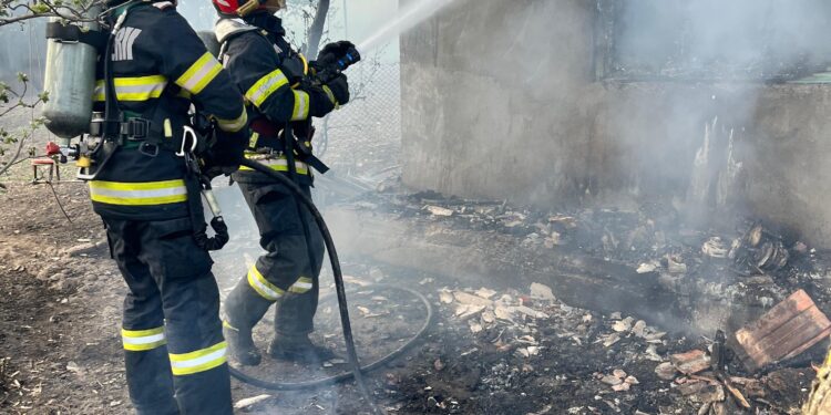 Incendiu devastator la Corlăteni: o locuință mistuită de flăcări
