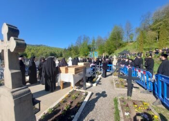 Deshumarea moaștelor duhovnicilor botoșăneni Sfinții Cuvioși Paisie și Cleopa de la Sihăstria, moment de har și binecuvântare