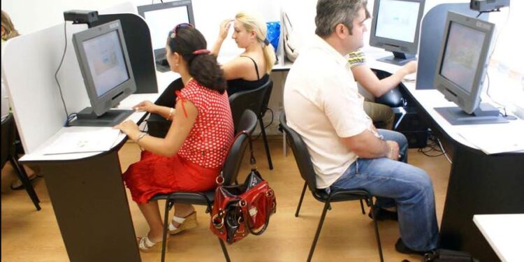 Tentativă de mituire la Serviciul Permise Botoșani