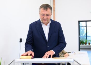 Solidaritate și reflecție în comunitatea din Flămânzi în contextul anchetei care îl vizează pe primarul Dan Oloeriu