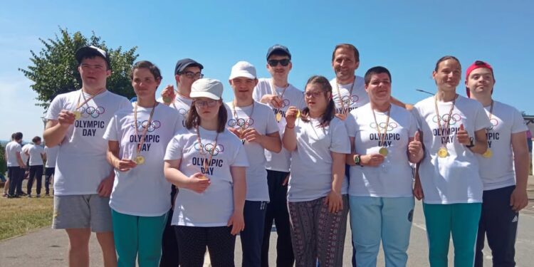 O studentă din Botoșani realizează o cercetare despre impactul sportului asupra calității vieții tinerilor cu dizabilități