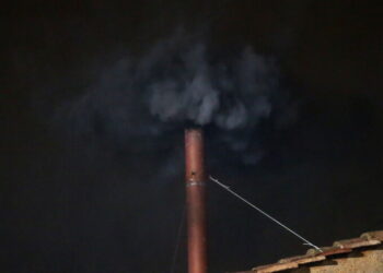 Conclavul pentru alegerea noului Suveran Pontif a început .Fum negru aseară la Vatican. LIVE DIN VATICAN