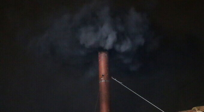 Conclavul pentru alegerea noului Suveran Pontif a început .Fum negru aseară la Vatican. LIVE DIN VATICAN