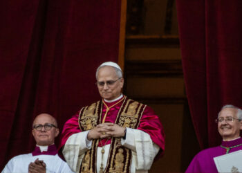 Fum alb la Vatican: Cardinalul Robert Francis Prevost devine Papa Leon al XIV-lea