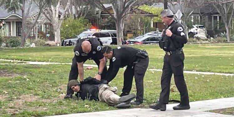 Polițist aflat în timpul liber, intervenție promptă pentru a opri un act de violență în plină stradă