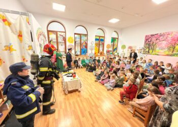 Grădinița “Floare de colț” din Botoșani – lecție de viață alături de pompieri