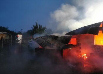 Tragedie în miez de noapte: Casa unei bătrâne din Santa Mare a fost mistuită de flăcări