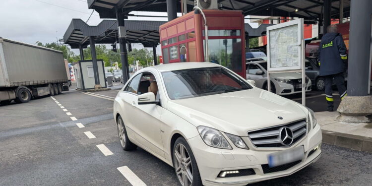 Autoturism cu numere provizorii din Germania, oprit la PTF Stânca