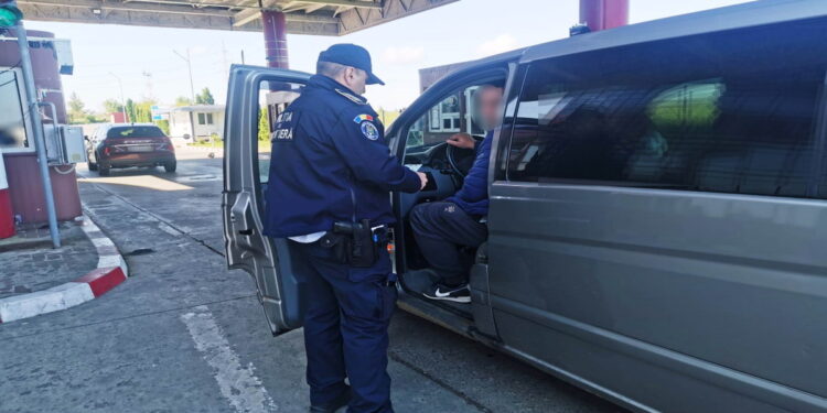 Permis de conducere fals, descoperit la Punctul de Trecere a Frontierei Stânca