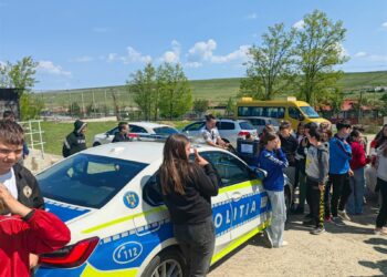 Poliția și Școala – Parteneriat pentru Siguranța Elevilor în cadrul celei de-a doua ediții a campaniei „Săptămâna Școala în Siguranță” FOTO