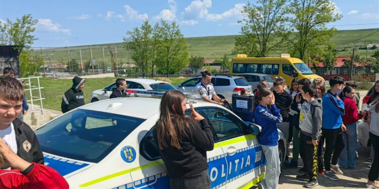 Poliția și Școala – Parteneriat pentru Siguranța Elevilor în cadrul celei de-a doua ediții a campaniei „Săptămâna Școala în Siguranță” FOTO