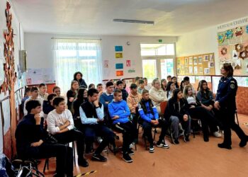 POLIȚIȘTII DE SIGURANȚĂ ȘCOLARĂ – ACTIVITĂȚI ÎN CADRUL CAMPANIEI NAȚIONALE „TĂCEREA E TOT VIOLENȚĂ! VOCEA TA E SOLUȚIA.”