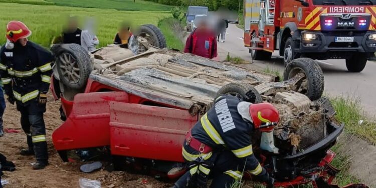 Accident rutier la Baranca: Trei tinere au ajuns la spital după ce un autoturism s-a răsturnat