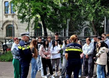ȘcoalaÎnSiguranță la Botoșani: Poliția și prichindeii, lecții de viață și siguranță