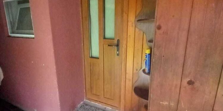 Centrul de îngrijire din Dorohoi, sancționat de ANPC: Mizerie, aglomerație și alimente alterate.