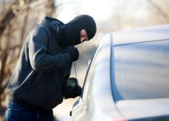 Tânăr de 25 de ani reținut de polițiștii botoșăneni