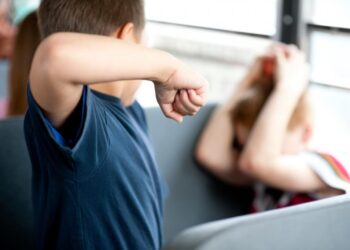 „Șmecherii” școlii, trași la răspundere! Premieră la Iași: bullying ajuns în instanță – judecătorii dau sentințe cu daune morale!