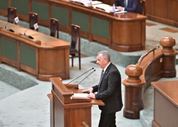 Poșta Română îngroapă ziarele! Interpelare oficială la Guvern după scumpirea distribuției